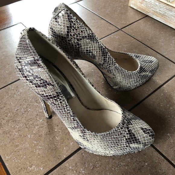 MICHAEL Michael Kors Snake Print Platform Heel 7” - Picture 2 of 6